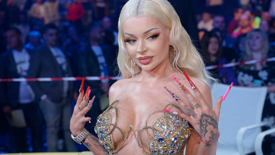 katja krasavice: gewagtes nackt-kostüm zu halloween