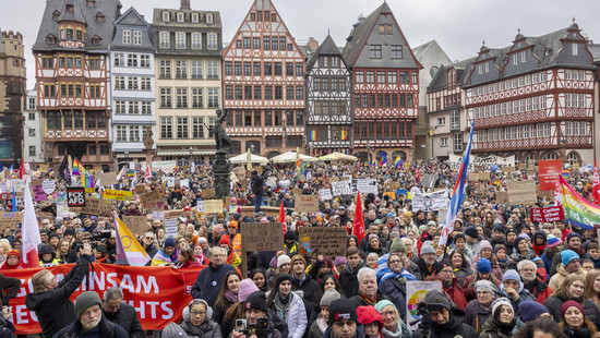 Demos gegen Rechts in Hessen: Mehr als 15.000 Teilnehmer in Frankfurt