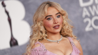 Sabrina Carpenter teilt Details über ihren "Manchild"-Dreh