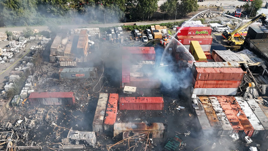 Größtes Feuer auf Gelände in Hamburger Hafen gelöscht