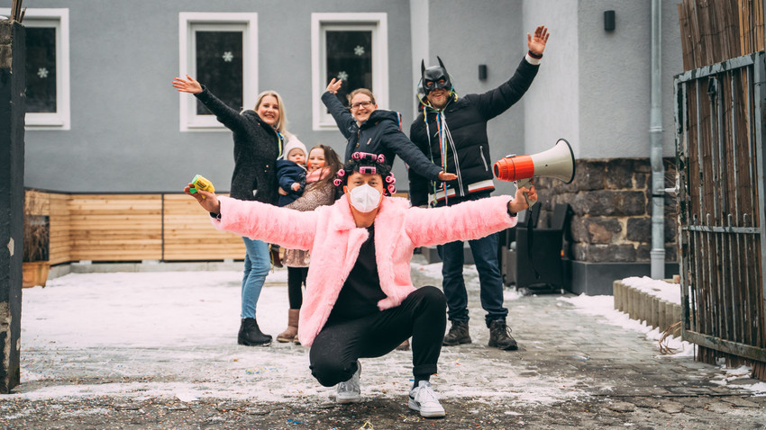 rosenmontag: unterwegs im kleinen faschingsmobil