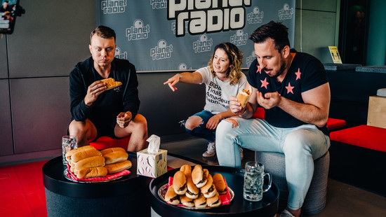 deniz vs johan: veggie-hotdog-wettessen