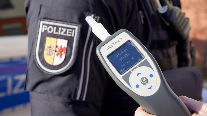 Polizeikontrolle auf A643 bei Mainz: Betrunkener gleich 2 Mal erwischt
