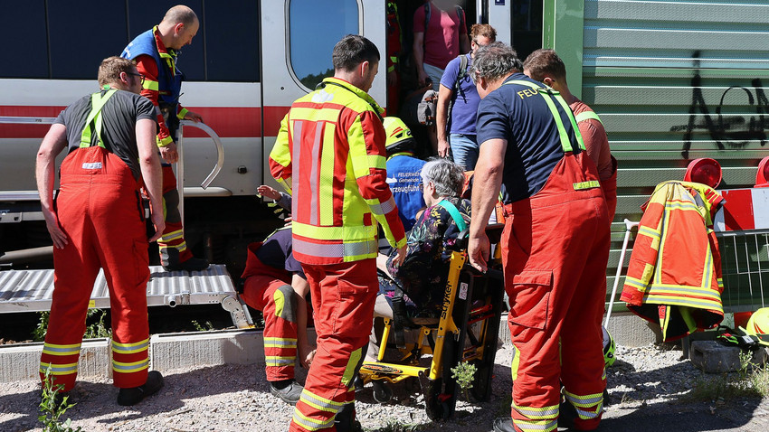 ICE-Panne in Unterfranken: Zug evakuiert bei Hitze