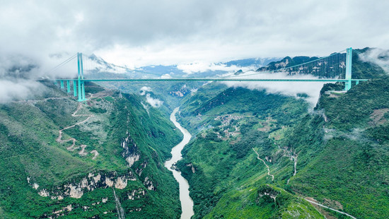 Weltweit höchste Brücke eröffnet in China