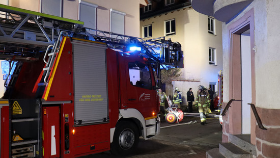 Feuer in Weinheim: 81-Jährige stirbt bei Brand