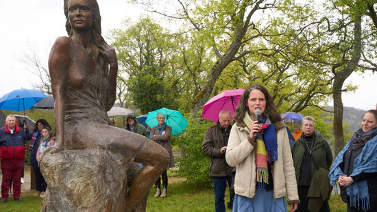 Neue Statue auf Loreley-Felsen am Rhein enthüllt