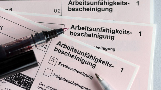 TK: Krankenstand auf Rekordhoch - Wirtschaft ist besorgt