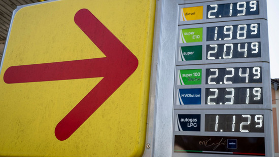 Spritpreise klettern weiter – Kritik an Marktstrukturen