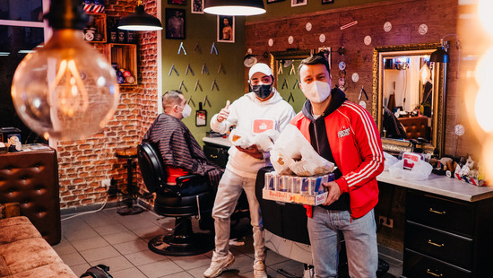 johan beim friseur-reopening in limburg