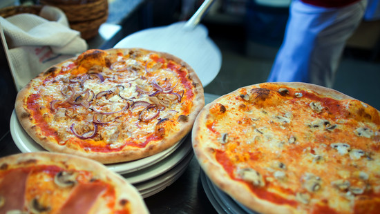 Pizzateig-Rückruf: Warnung vor Glassplittern bei KORNELIA