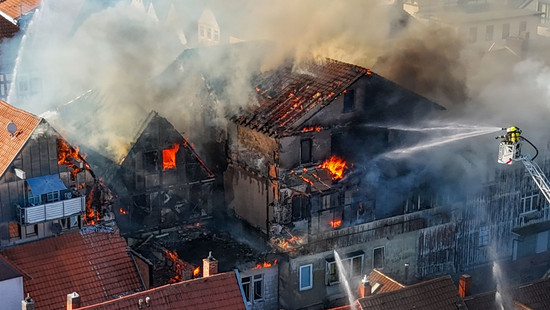 Großbrand in Lauterbacher Innenstadt - Fünf Häuser betroffen