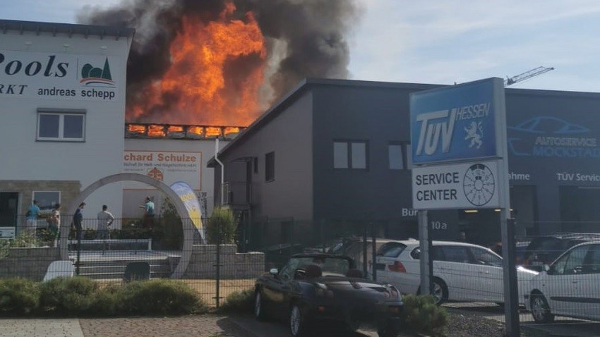 Großbrand in Florstadt: Millionenschaden bei Lagerhallenbrand