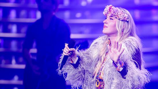 Ásdís ist schwanger