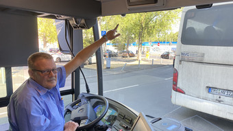Wiesbaden: Kameras in den Stadtbussen gegen Parksünder auf Busspuren