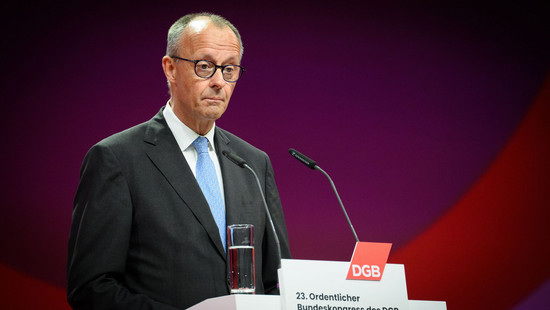 DGB-Kongress mit Pfiffen für Merz - und Applaus für Bas
