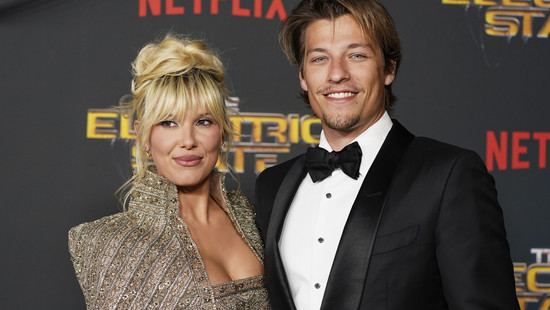 Sie haben ein kleines Mädchen adoptiert