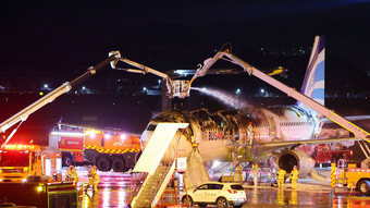 Flugzeug in Südkorea geht in Flammen auf: 169 Reisende in Sicherheit