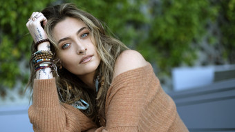 paris jackson bringt ihre erste single raus