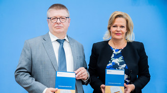 Verfassungsschutzbericht vorgestellt: Hohe Zahl an Extremisten