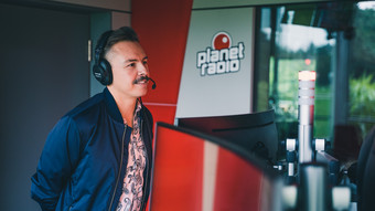 purple disco machine im italienisch-check