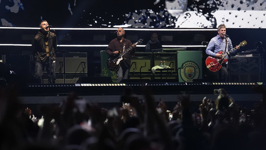 Mann stürzt bei Oasis-Konzert in London und stirbt