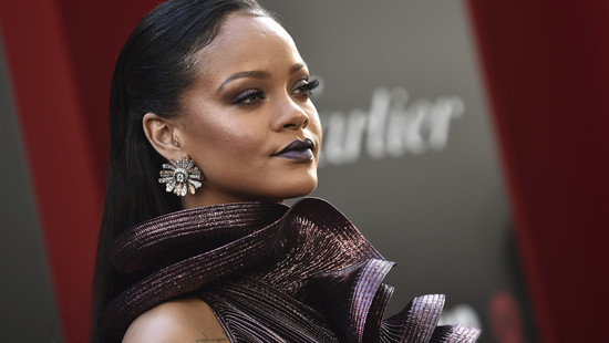 rihanna: ein brustlifting bitte!