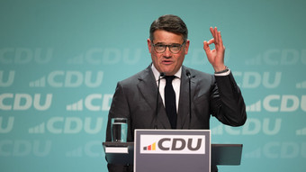 Rhein wirbt um Stimmen der politischen Mitte im Bundestag