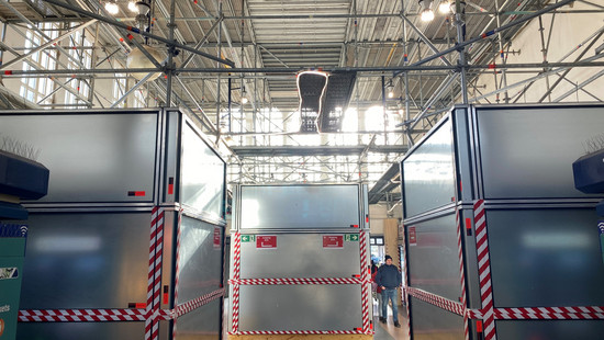 Einsturzgefahr: Metall-Gerüst im Bahnhof Frankfurt-Höchst