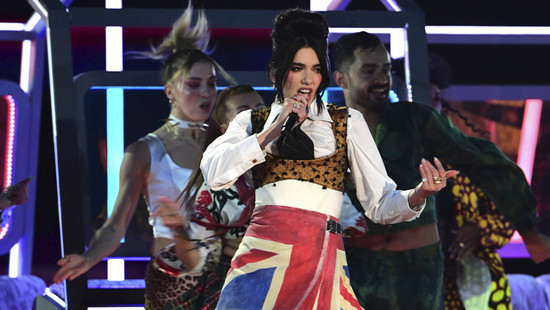 dua lipa muss 'future nostalgia'-tour verschieben!