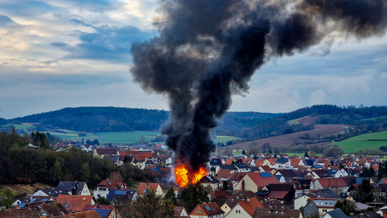 Scheunenbrand in Wartenberg: Leichtverletzte durch Rauch