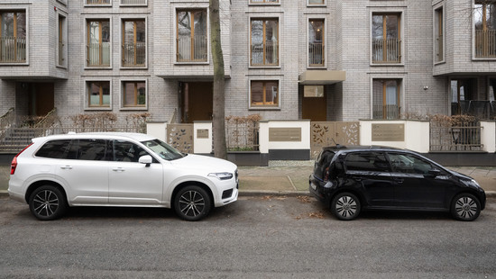 SUV stellen Städte in Hessen vor Probleme: Parken könnte teurer werden