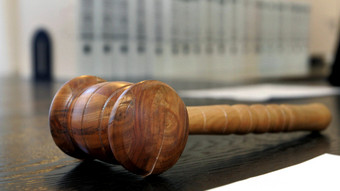 Oberlandesgericht: Nackter Vermieter ist kein Grund für Mietminderung