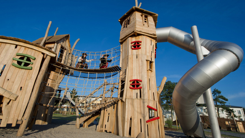 Mainz: Feuerwehr muss spielenden Jungen von Rutschbahn retten