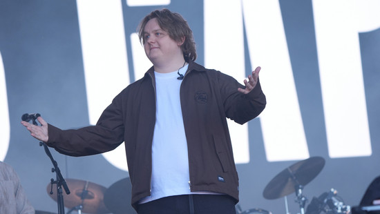 Lewis Capaldi will bei Taylor Swift Hochzeit Fisch liefern
