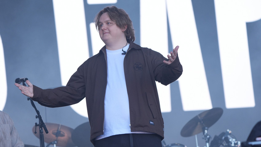 Lewis Capaldi will bei Taylor Swift Hochzeit Fisch liefern