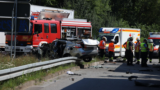 Unfall auf A5 bei Mörfelden: Insasse stirbt im Krankenhaus