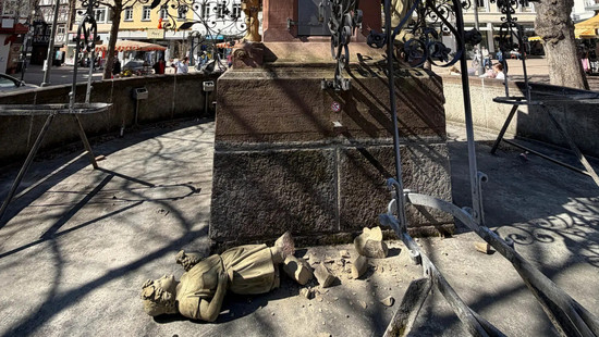 Vandalismus am Bensheimer Marktplatz: Brunnenfigur zerstört