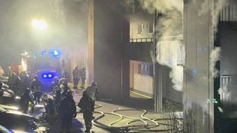 Großeinsatz in Liederbach: Nach Kellerbrand Mehrfamilienhaus evakuiert