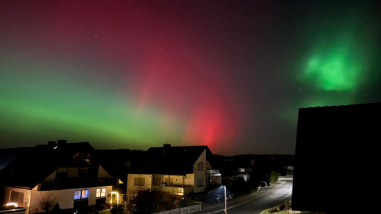 Bilder aus Hessen: Polarlichter erstrahlen in der Nacht