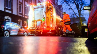 Brände durch explodierende Akkus in Müllwagen - Warnung aus Wiesbaden