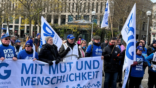 Beamten-Demo in Wiesbaden: Protest gegen verschobene Gehaltserhöhung