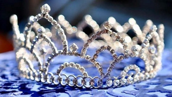 Schreck in Bad Homburg: Laternenkönigin verliert 11.000 Euro-Krone