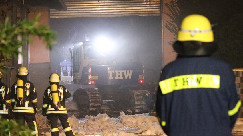 Stinkender Qualm über Groß-Umstadt: Lagerhalle mit Müll gelöscht