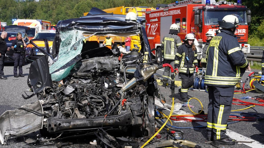 Friedewald: Fünf Verletzte bei Verkehrsunfall mit Kleinbus auf A4