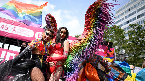 500.000 Menschen auf der Straße: Berlin feiert CSD