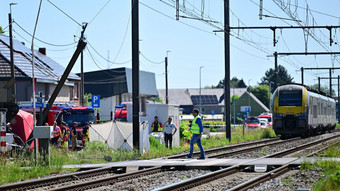 Tödlicher Unfall in Belgien: Schulbus von Zug erfasst