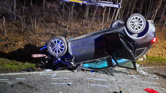 Schwerer Unfall auf B49 bei Fernwald - Eine Tote, zwei Schwerverletzte