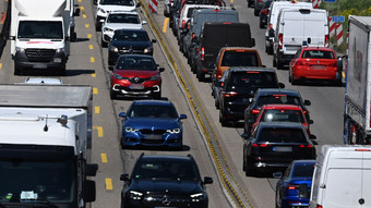 Stau zum Ferienstart in Hessen - Diese Straßen werden voll