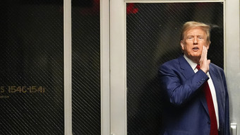 Ex-US-Präsident Trump in Schweigegeld-Prozess vor Gericht